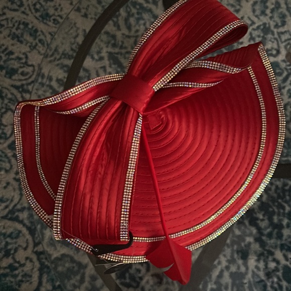 Brand New Red Fascinator by Hana - Picture 2 of 5